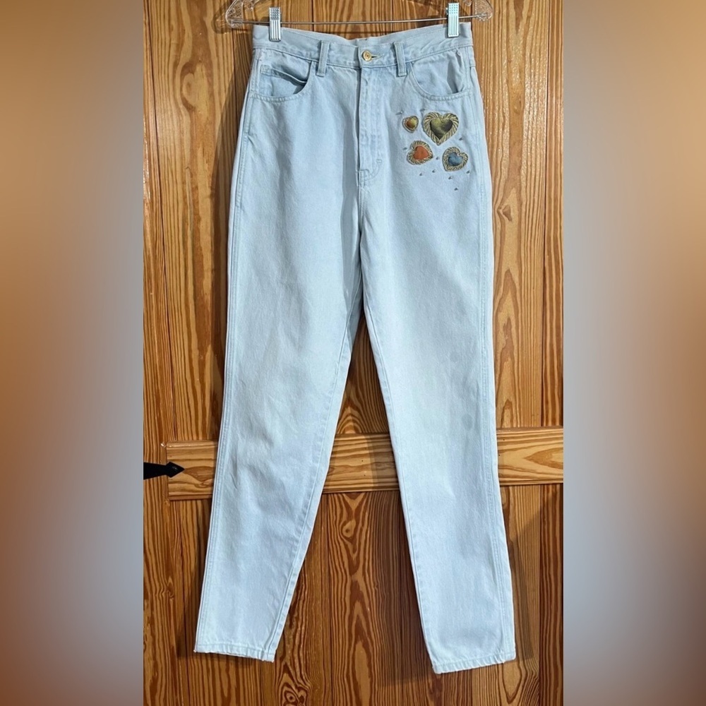 VTG 90s Jordache High Rise Tapered Leg Jeans w/Embroidered Hearts Light Wash